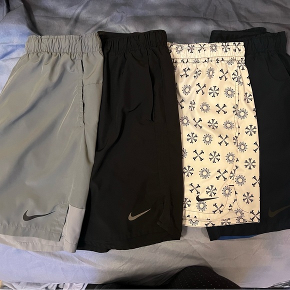 Lot of four men’s Nike Dri-Fit shorts size small - Picture 9 of 9